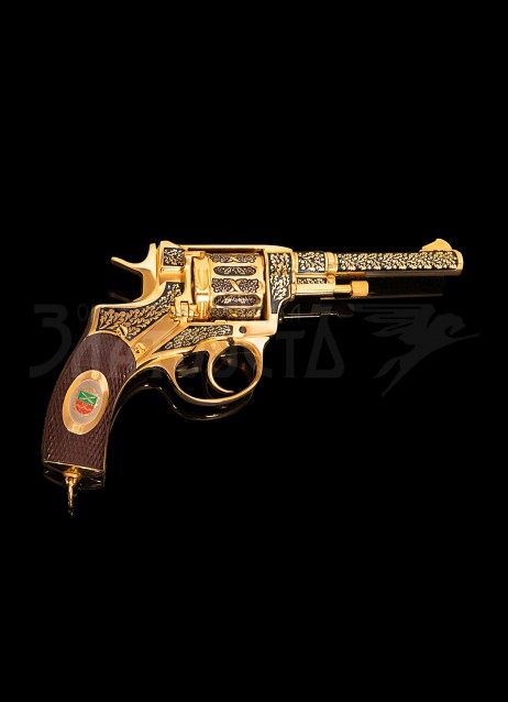 Золотой револьвер